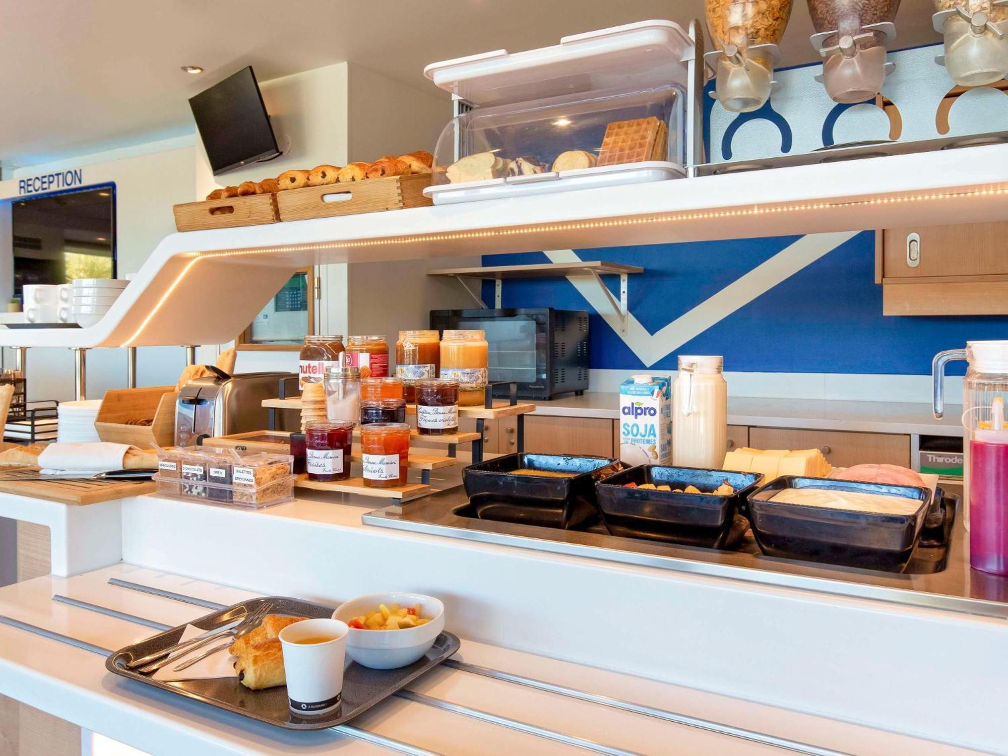Ibis Budget Saint-Maximin Esterno foto