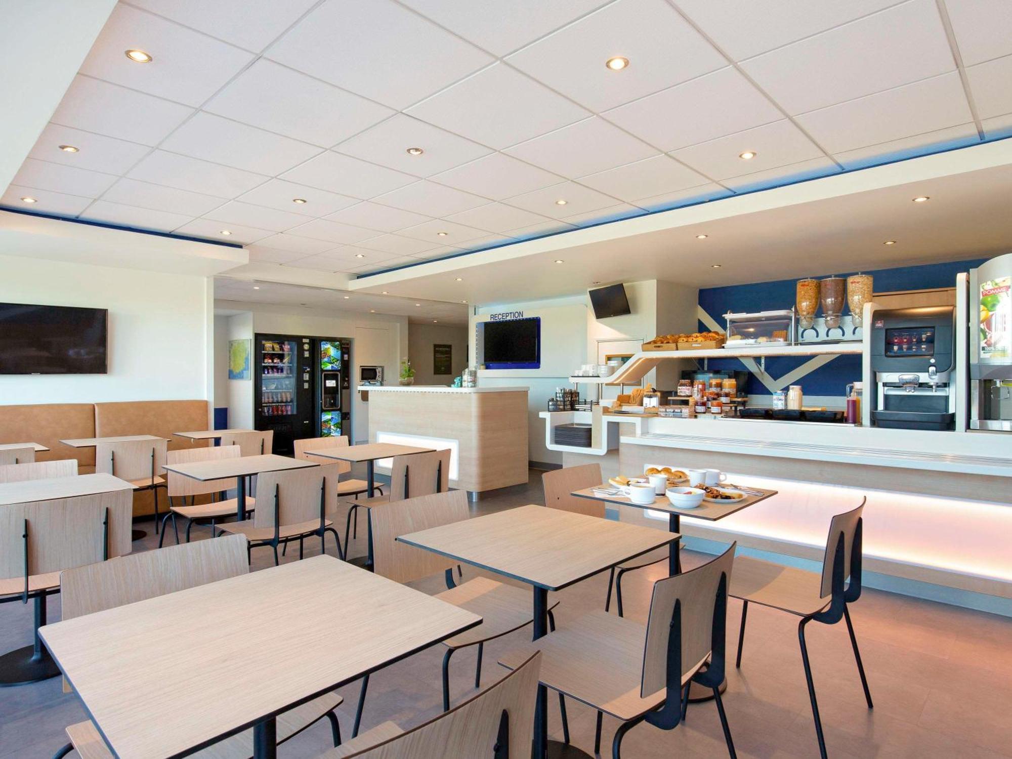 Ibis Budget Saint-Maximin Esterno foto